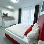Grazora Living Apartahotel 3*